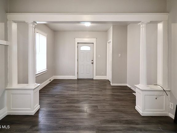 5th image of 824 Clay Ave