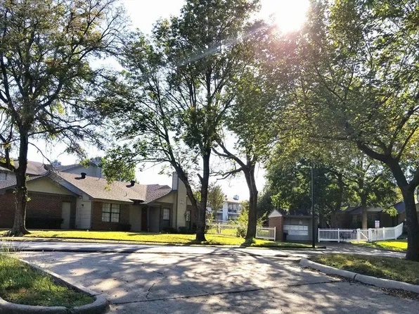 MOVE IN SPECIAL - $500.00 OFF 1ST MONTH'S RENT, 802 814 Castleglen Dr #Ohv, Garland, TX 75043