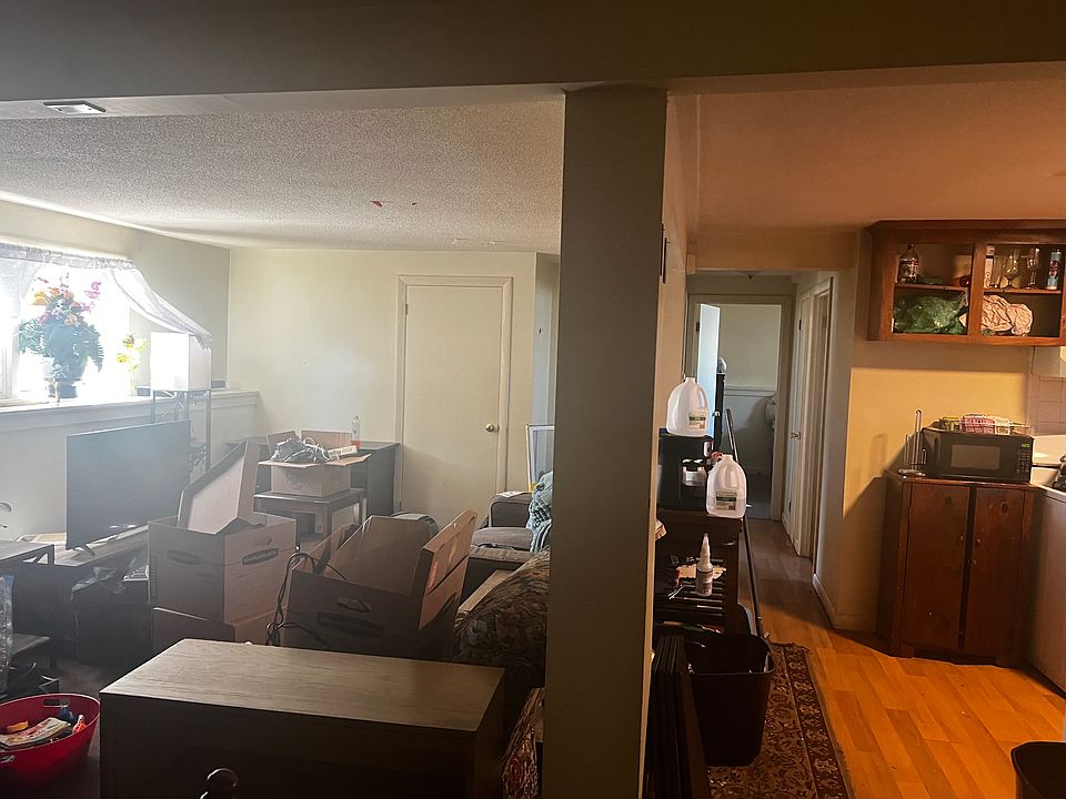 1st image of 238 Oak Grove Ave #1