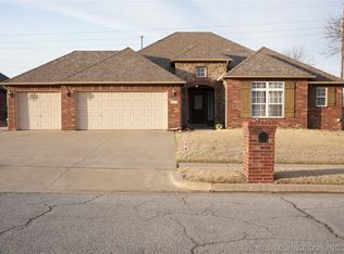 2312 E Queens St, Broken Arrow, OK 74012
