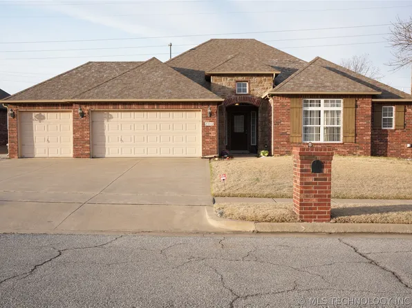 2312 E Queens St, Broken Arrow, OK 74012