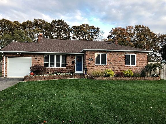 3rd image of 973 Gardiner Dr