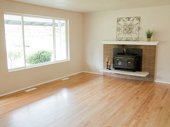2nd image of 8449 NE 139th St