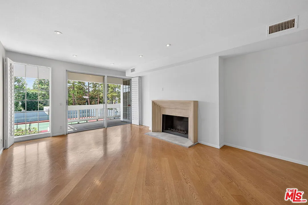 Photo 2 of 32 - 4346 Redwood Ave #A203 - Marina Del Rey, CA Building Photo - 4346 Redwood Ave #A203