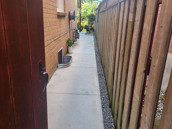 4th image of 28 Iles St