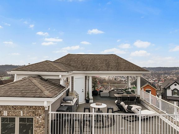 3rd image of 101 Watch Hill Ln