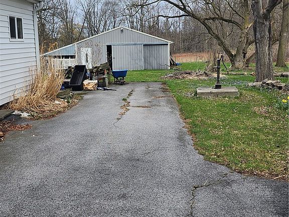 4th image of 3181 Turnpike Rd