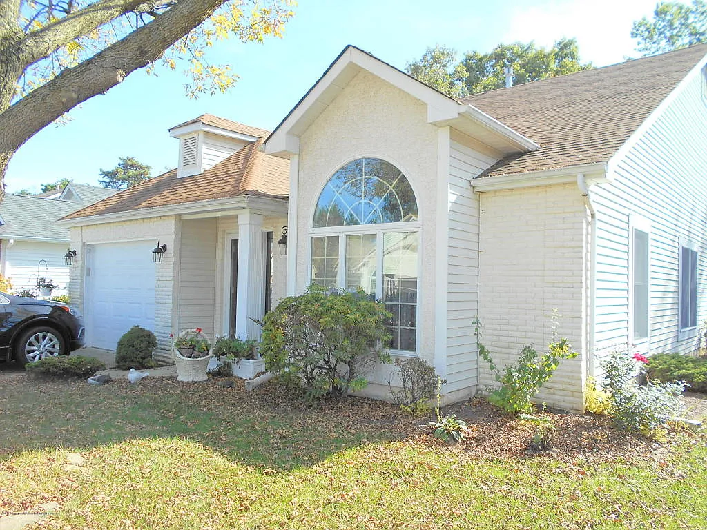 1569 Lacebark Rd photo 1