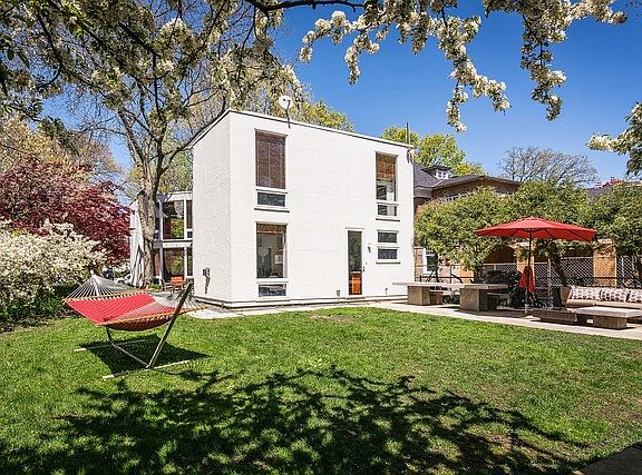 2nd image of 721 Lake Ave