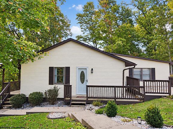 2nd image of 13 Silver Maple Ln