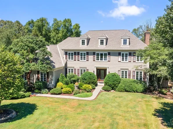 22256 W Cambridge Dr, Lake Zurich, IL 60047
