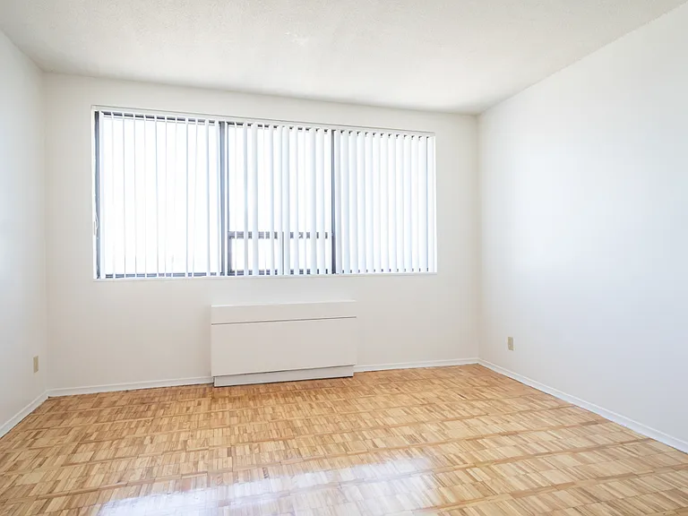 88 Bloor St E — Photo 20