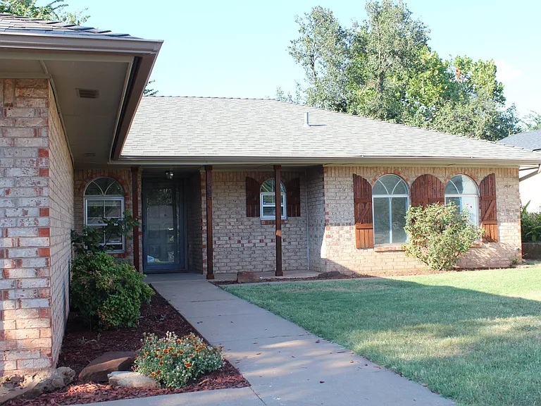 505 Pepperdine Ave — Photo 2
