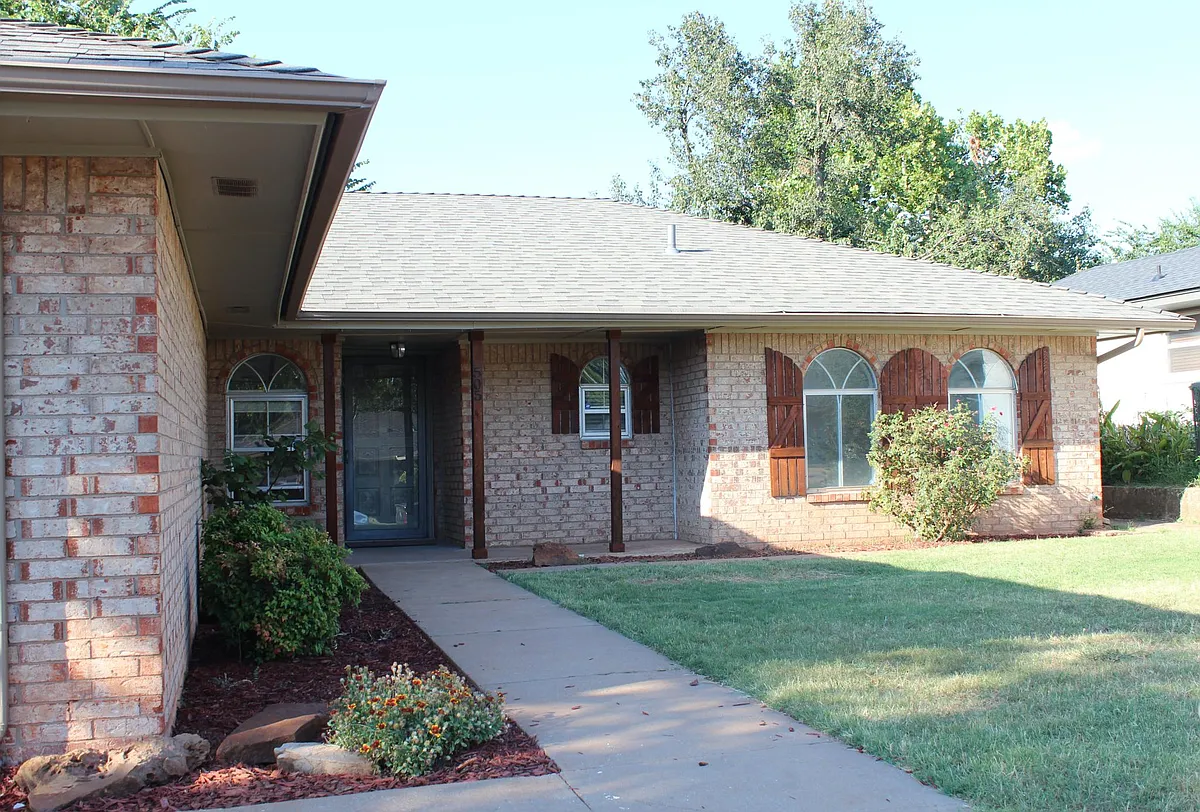 Building Photo - 505 Pepperdine Ave
