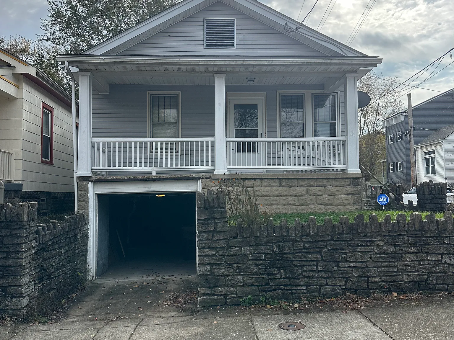 2 bed, 1000 sqft, $1,300 — Photo 2