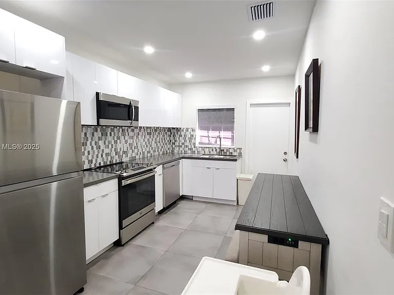 510 NE 66th St #1 — Photo 9