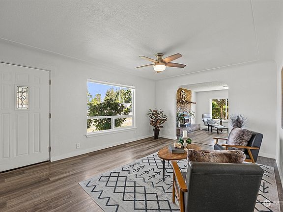 5th image of 317 W C Street