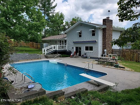 3rd image of 11523 Foxford Dr