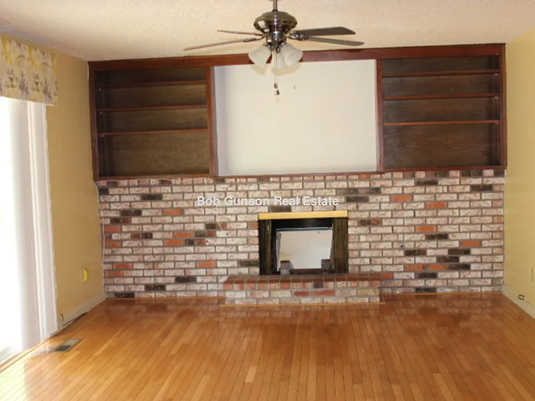 2359 Glendale Cir — Photo 6