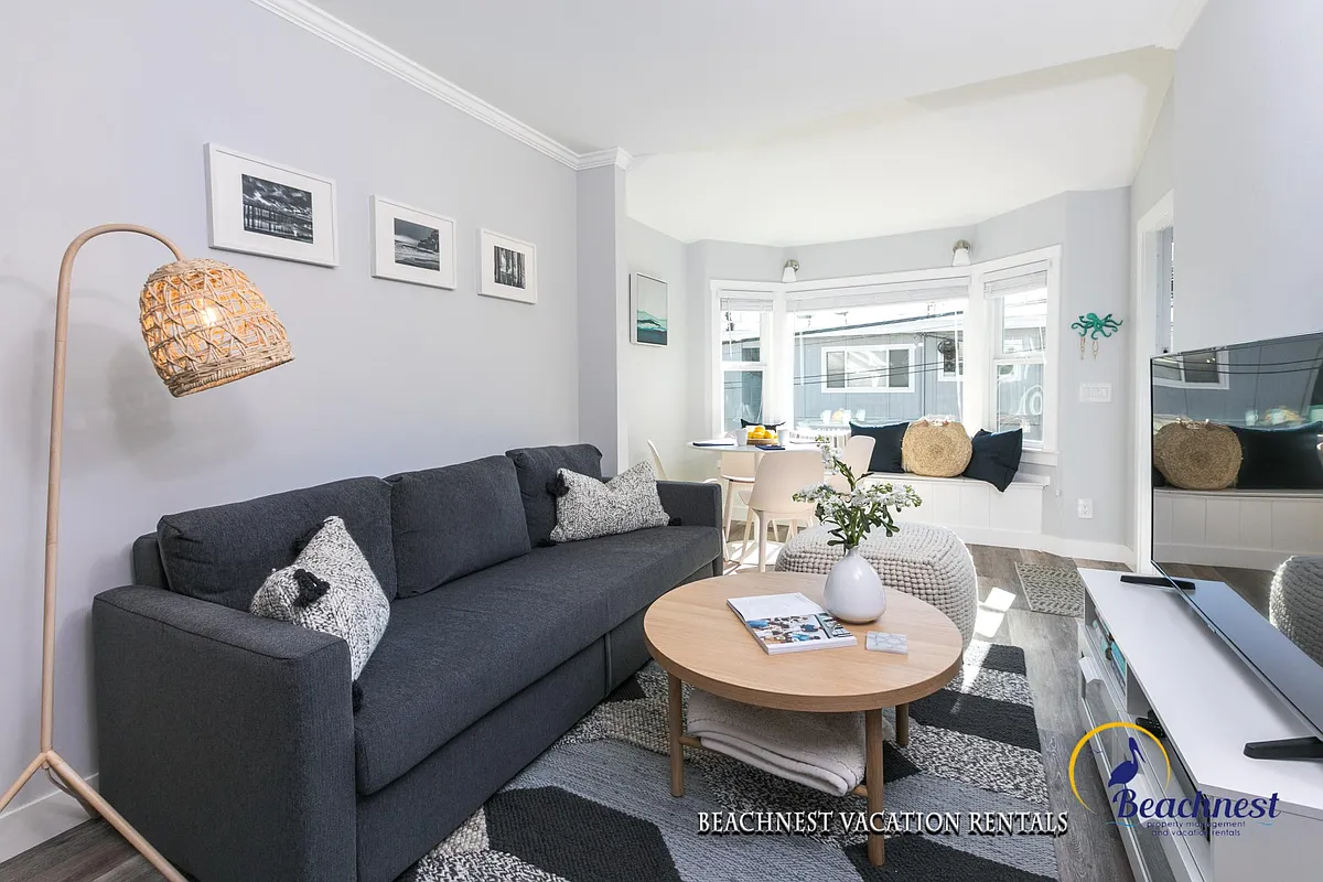 Professionally designed stylish interior. - 208 Cherry Ave