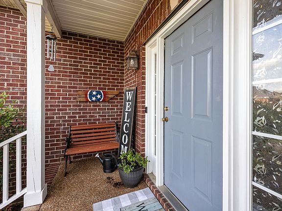 4th image of 220 Iroquois Dr