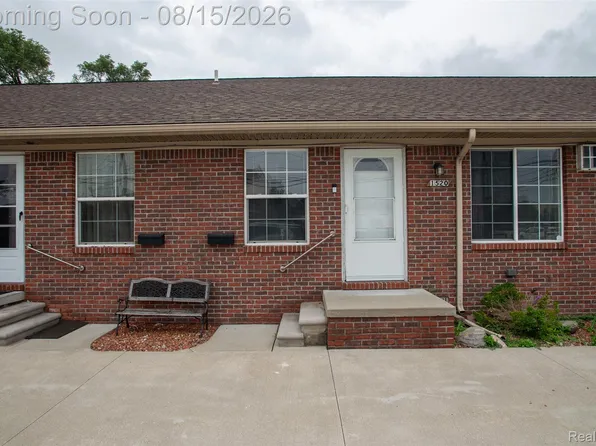 1518 Hanover St, Lincoln Park, MI 48146