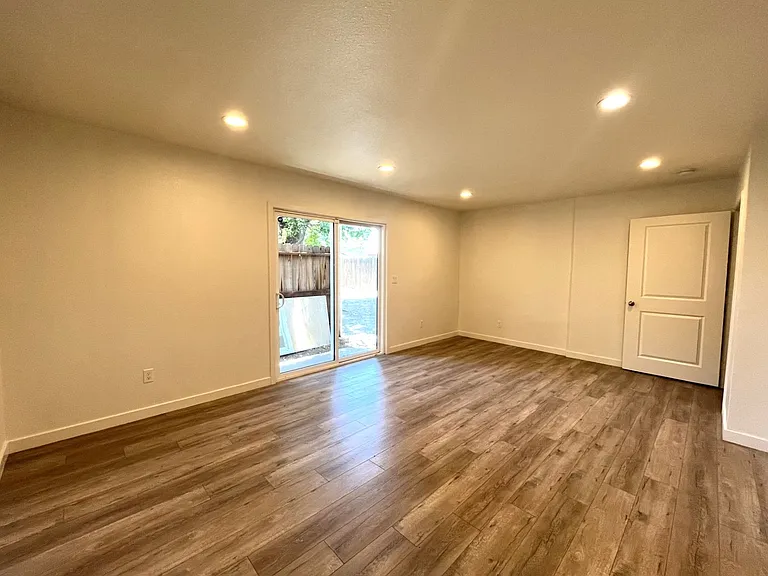 1629 Kendall Dr — Photo 17