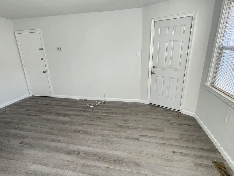 4518 Fairfax Rd — Photo 2