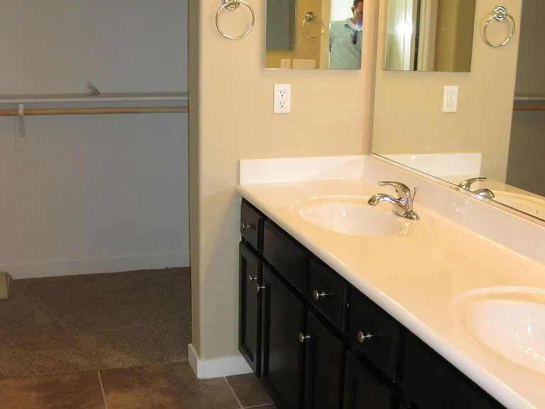 1119 E Cedar St — Photo 11