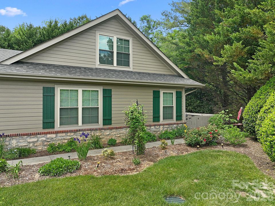 1st image of 11 Outlook Cir