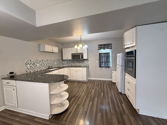 3rd image of 224 Jennings Ave