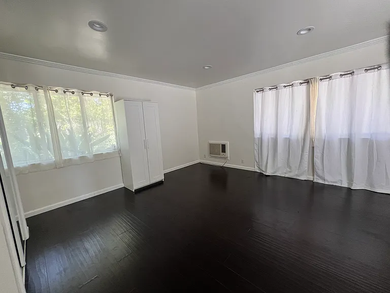 670 Lombardy Pl — Photo 6