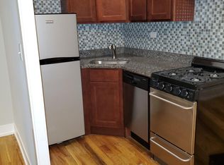 445 W Roscoe St #2, Chicago, IL 60657