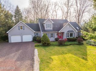 555 Crestwood Dr, Bloomsburg, PA