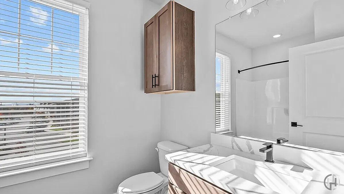 HH Bath View Apartments — Photo 3