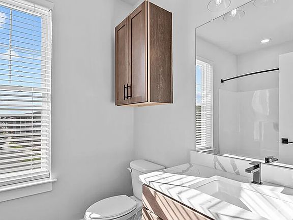 3rd image of 282 N Walnut St #204