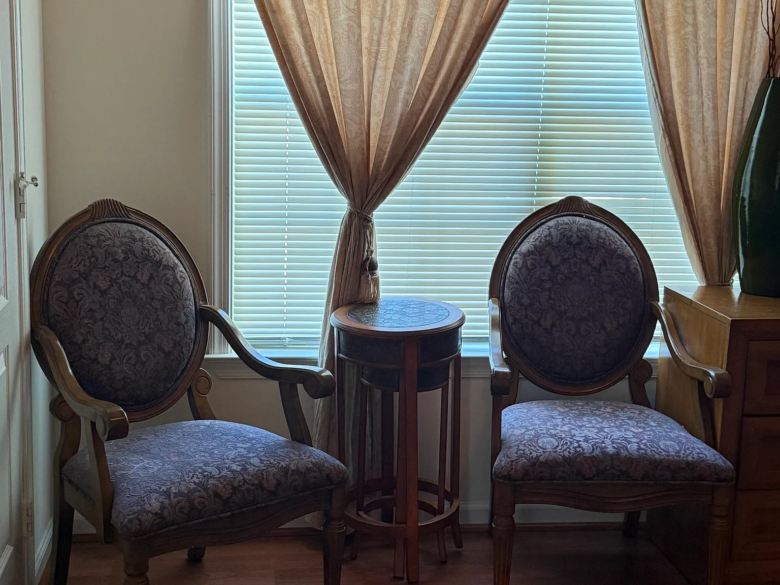 7 bed, 5800 sqft, $995 — Photo 3