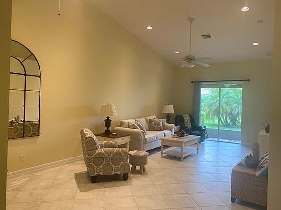 3rd image of 6500 Oxford Circle Unit 102