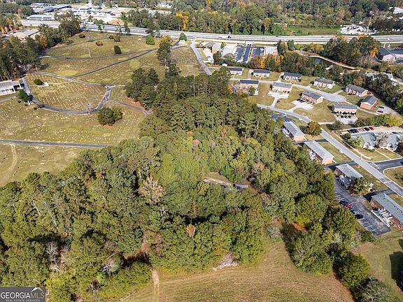4th image of 96 Fieldcrest Dr