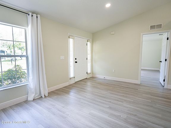 4th image of 550 Brickell St SE
