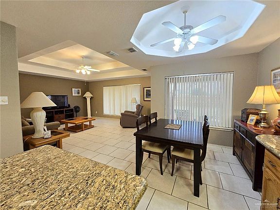 4th image of 810 Lake View Dr