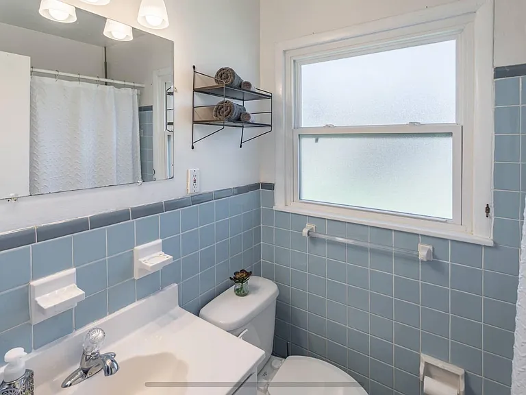 703 Peck Rd NE — Photo 10