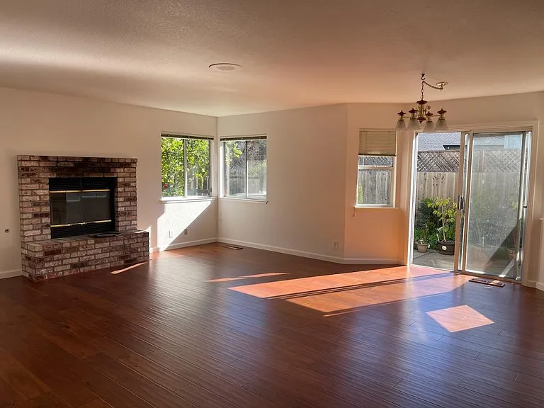112 Knight Ct — Photo 9