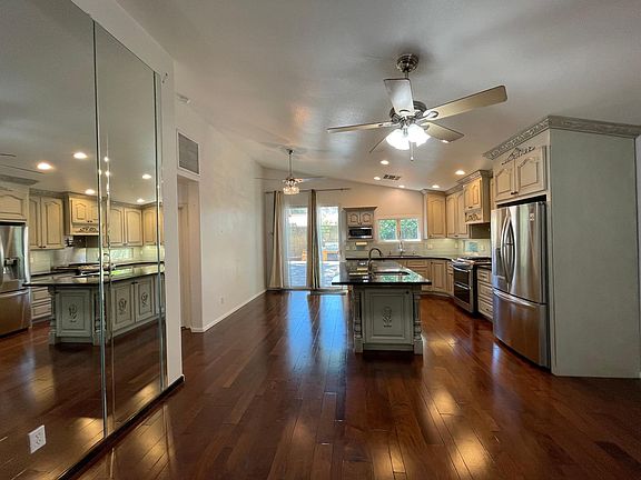 2nd image of 1351 E Vaughn Ave