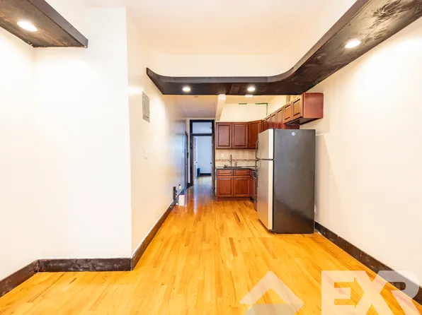 189 Stanhope Street image 1 of 14