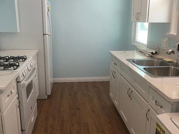 5th image of 1328 N Buena Vista St #A