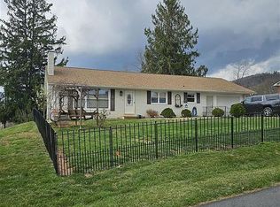 107 Lucas St, Sparta, NC 28675