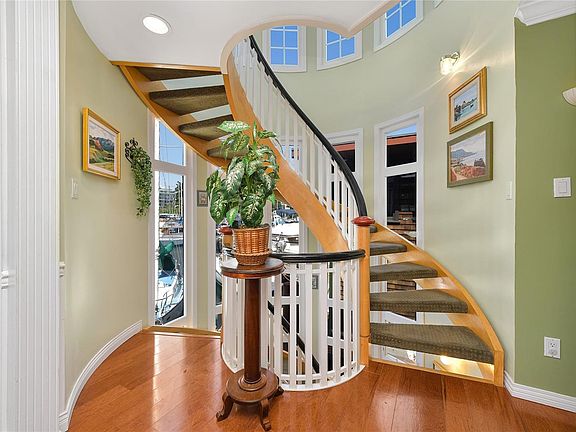 2nd image of 453 Head St #27