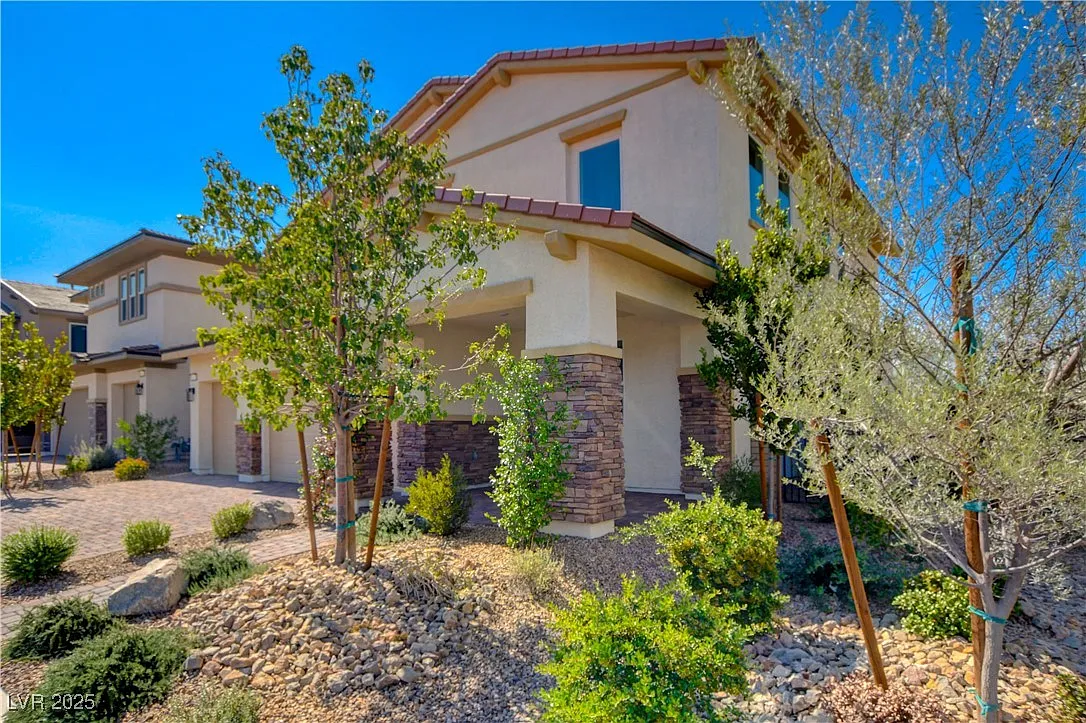 3 bed, 2.5 bath, 2939 sqft, $3,800 — Photo 3