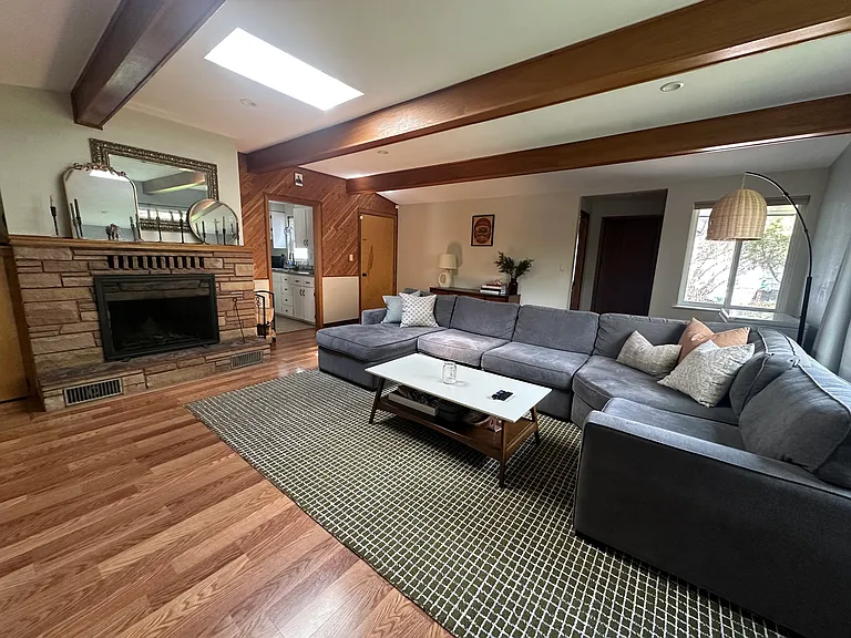 1333 Van Buren St — Photo 3